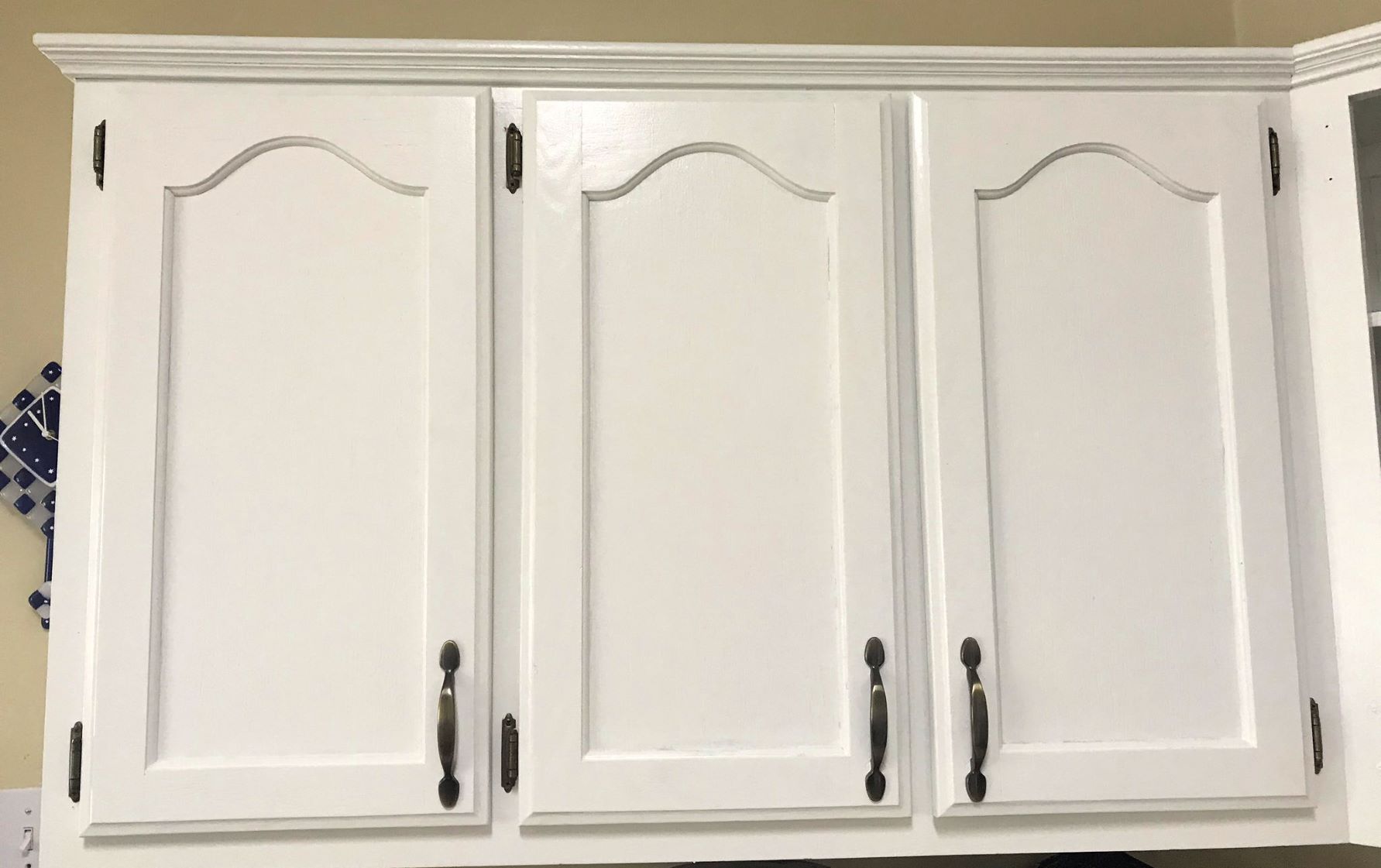 how to paint kitchen cabinets white