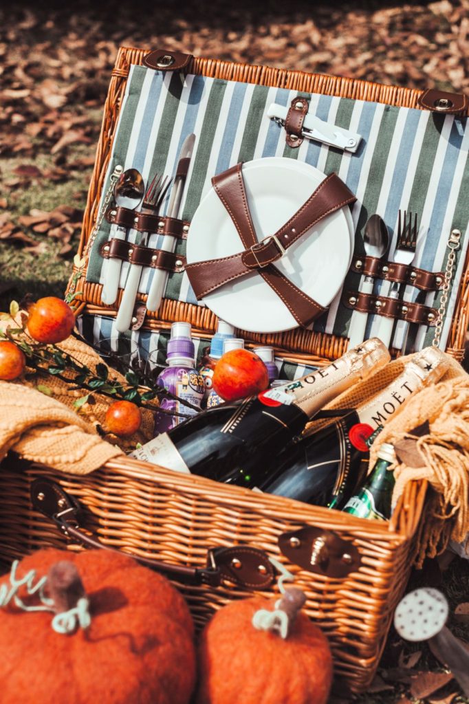 Picnic basket with cutlery set